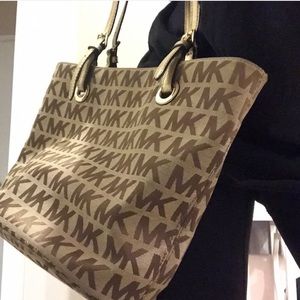 💋Micheal Kors purse💋